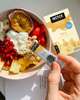 INSTICK Getränkepulver Vanilla in Naturjoghurt angemischt