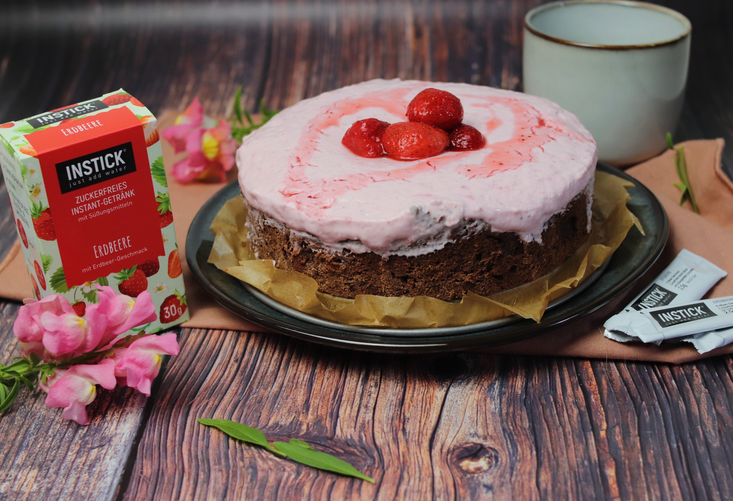 Erdbeer-Quark-Torte mit INSTICK 